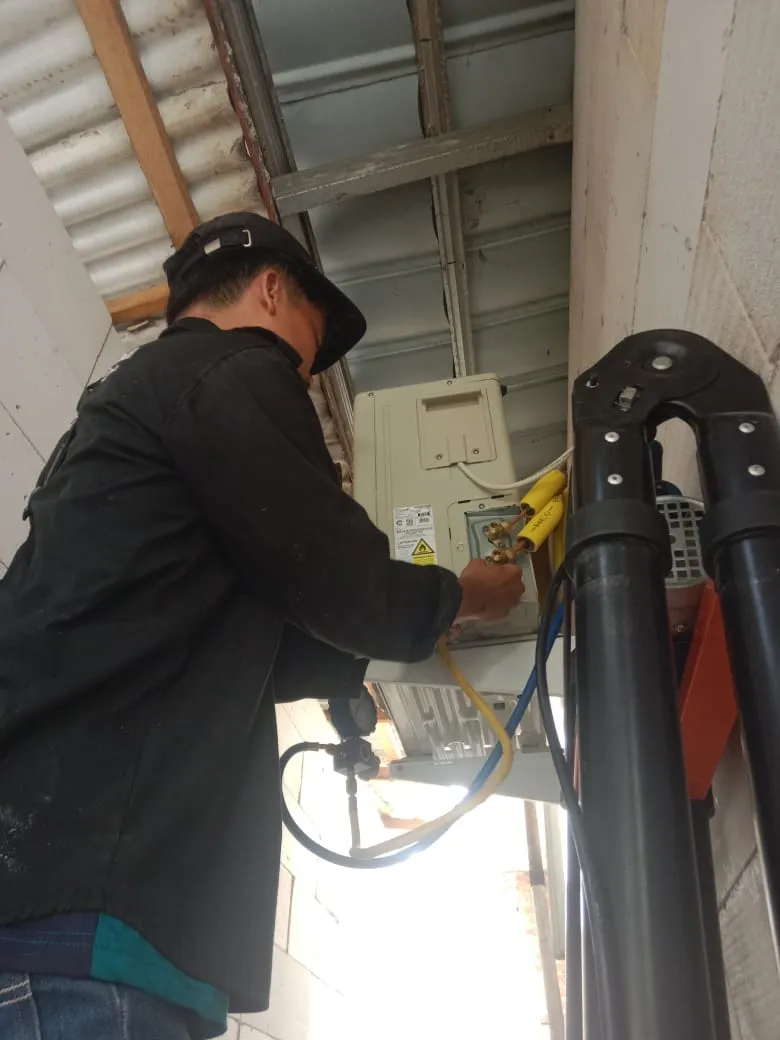 Instalasi AC Split Duct